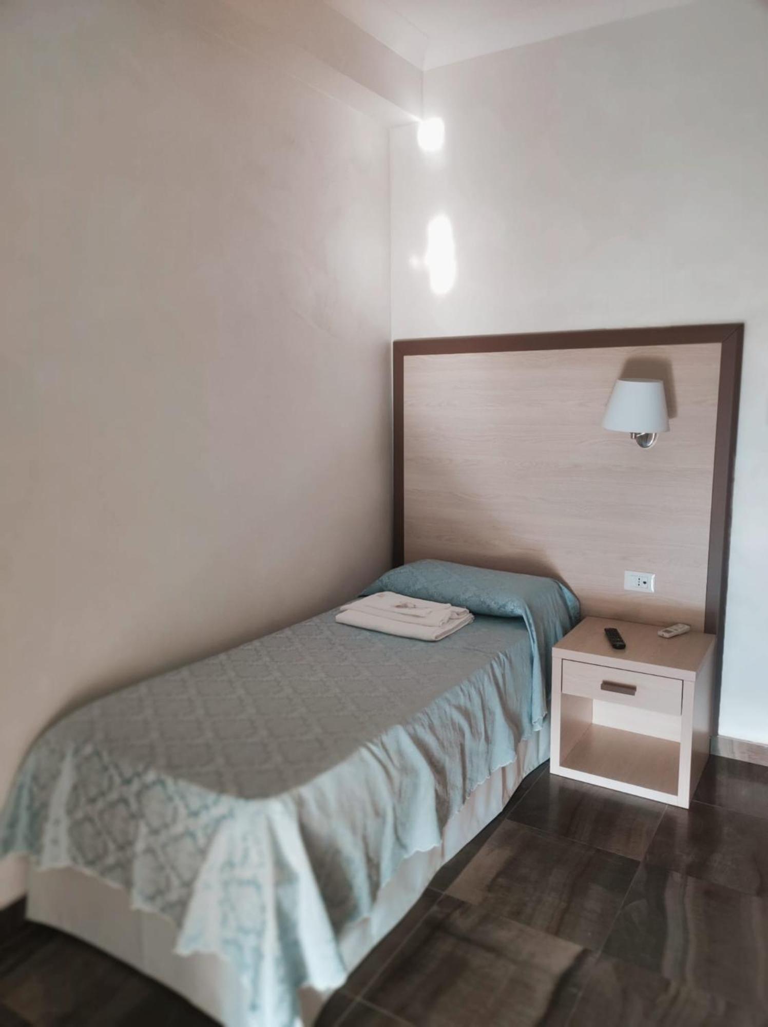 Hotel Holiday Foggia Exterior photo