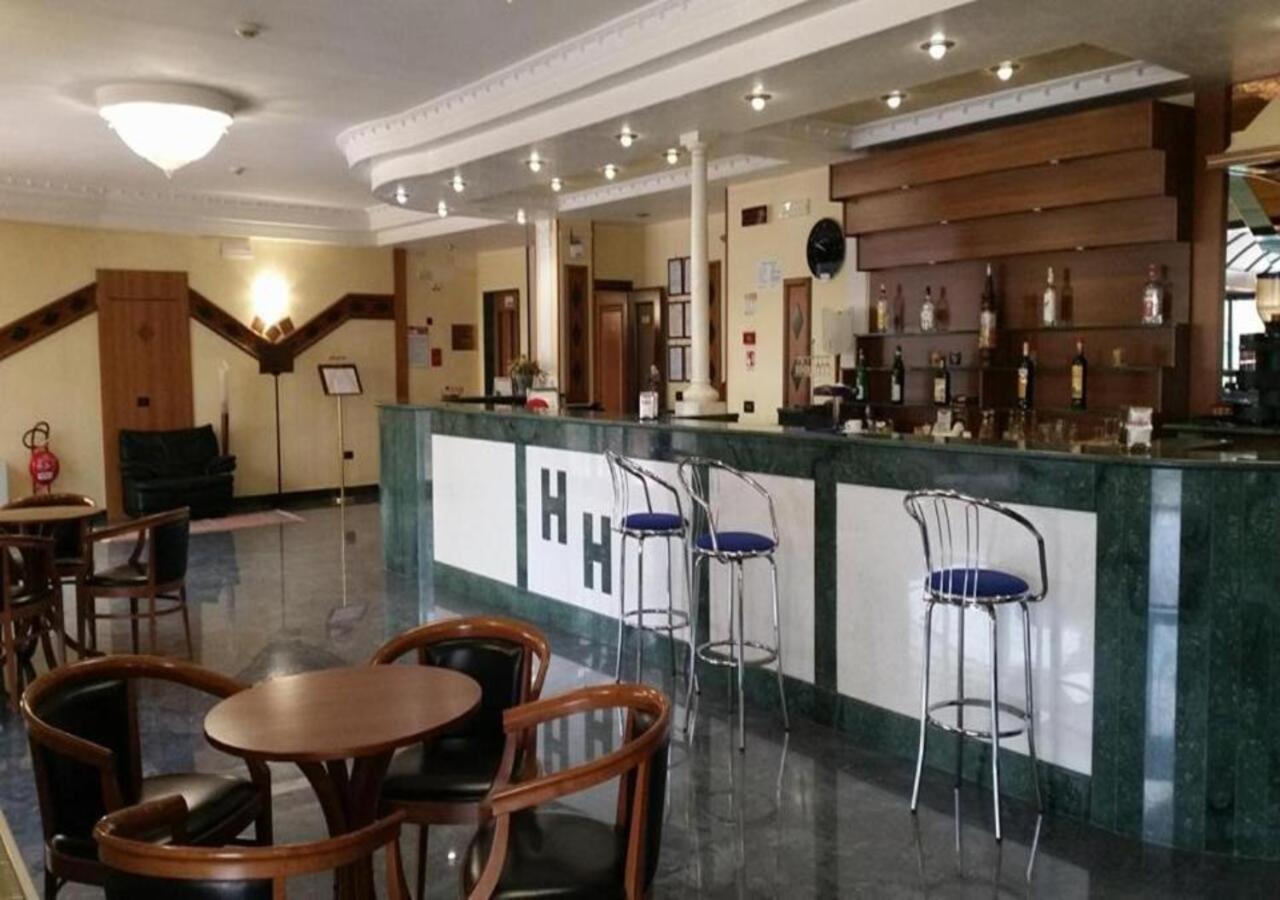 Hotel Holiday Foggia Exterior photo