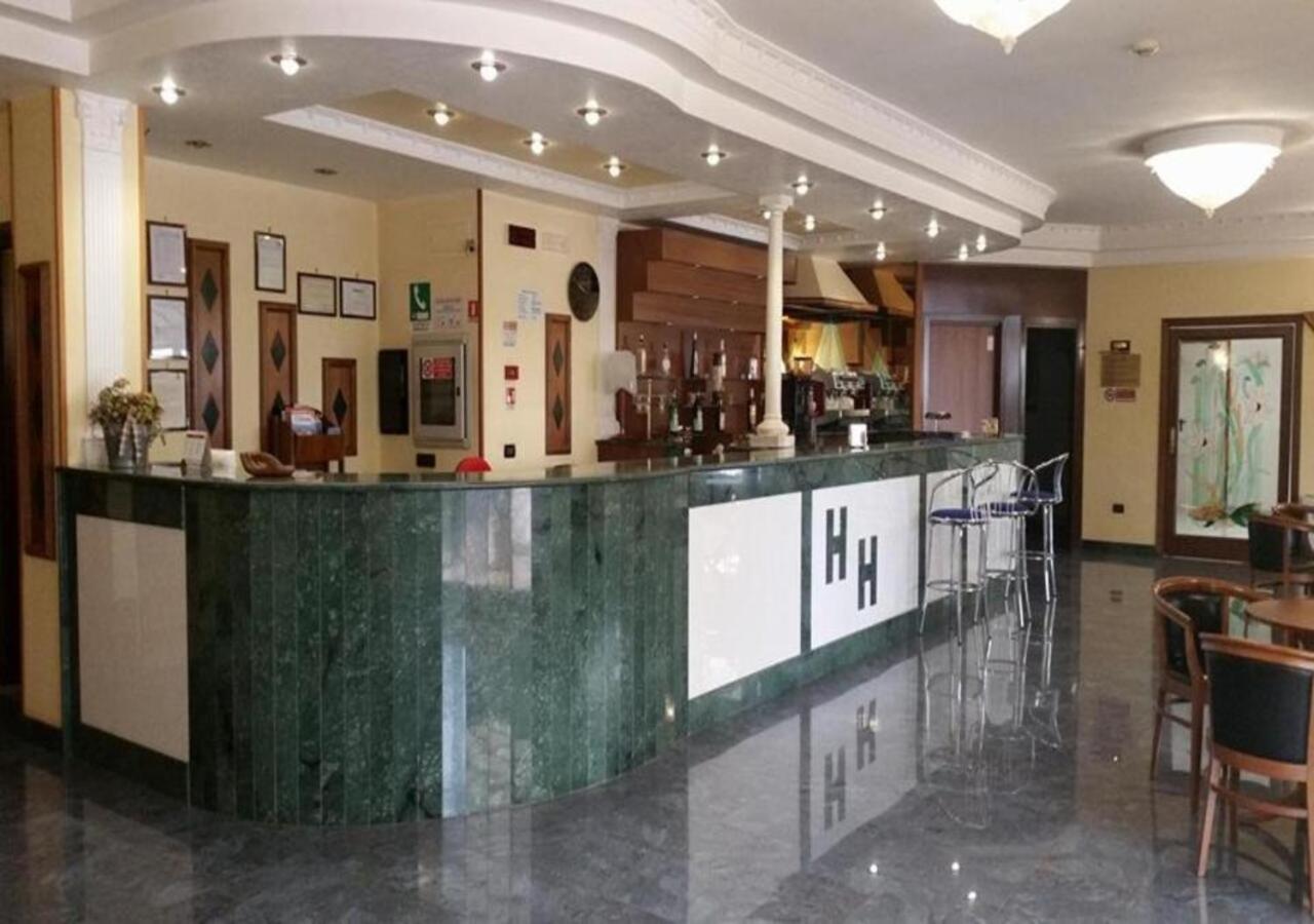 Hotel Holiday Foggia Exterior photo