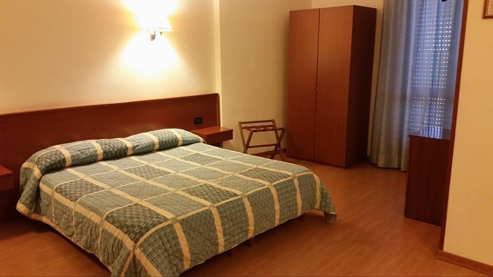 Hotel Holiday Foggia Exterior photo